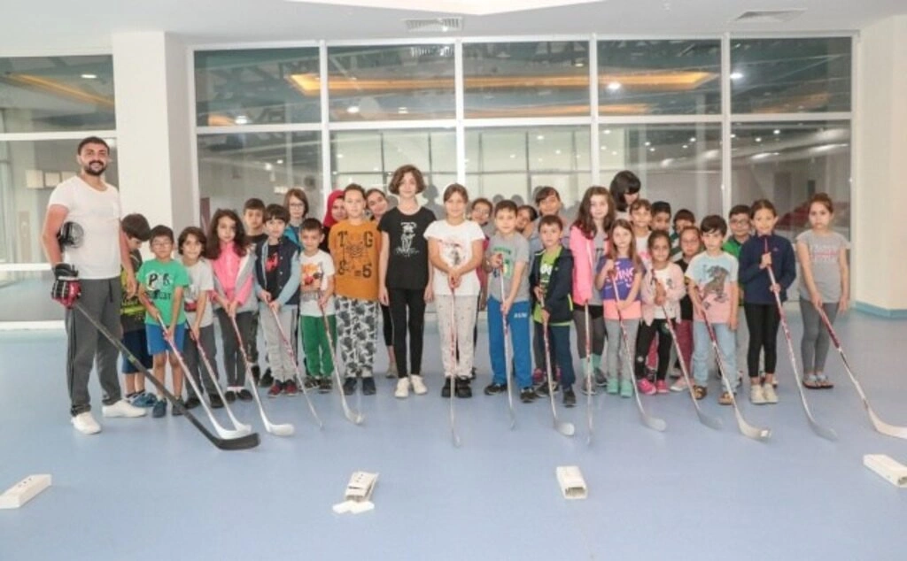 SAMSUN'DA BUZ HOKEYİ BRANŞININ ALT YAPI TEMELİ ATILDI - Resim 1
