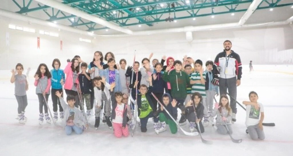 SAMSUN'DA BUZ HOKEYİ BRANŞININ ALT YAPI TEMELİ ATILDI - Resim 4
