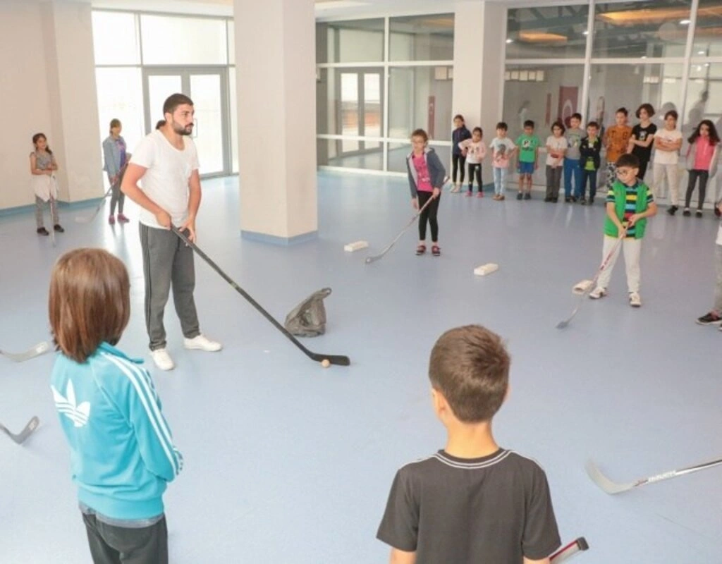 SAMSUN'DA BUZ HOKEYİ BRANŞININ ALT YAPI TEMELİ ATILDI - Resim 9
