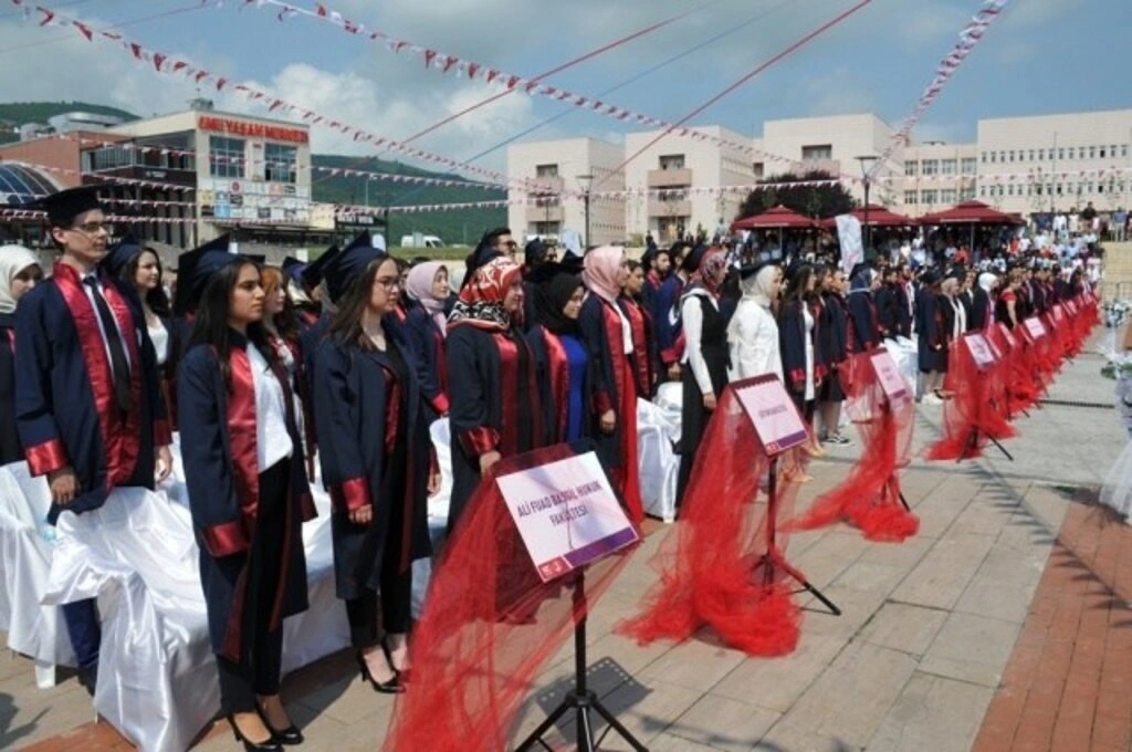 Samsun'da Dereceye Giren Öğrenciler Taçlandırıldı - Resim 1