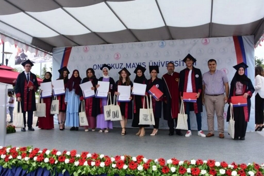 Samsun'da Dereceye Giren Öğrenciler Taçlandırıldı - Resim 3