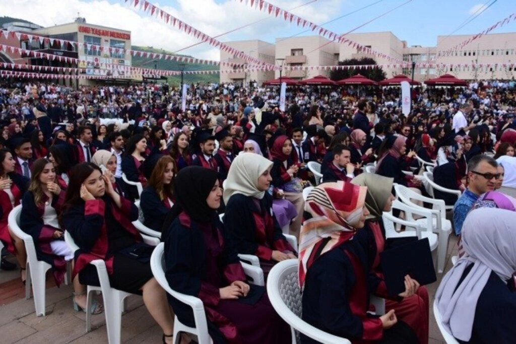 Samsun Eğitim Fakültesinde Mezuniyet Sevinci - Resim 2