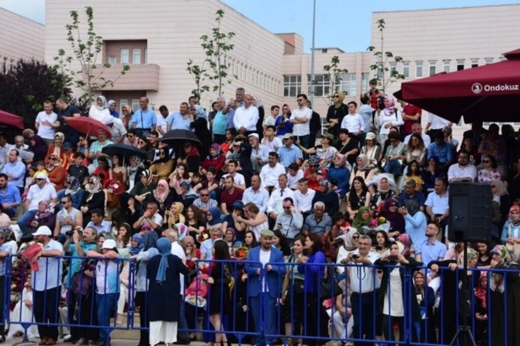 Samsun Eğitim Fakültesinde Mezuniyet Sevinci - Resim 3
