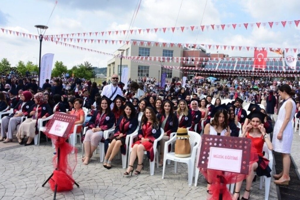 Samsun Eğitim Fakültesinde Mezuniyet Sevinci - Resim 4