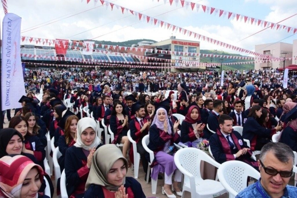 Samsun Eğitim Fakültesinde Mezuniyet Sevinci - Resim 5