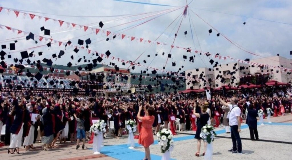 Samsun Eğitim Fakültesinde Mezuniyet Sevinci - Resim 14