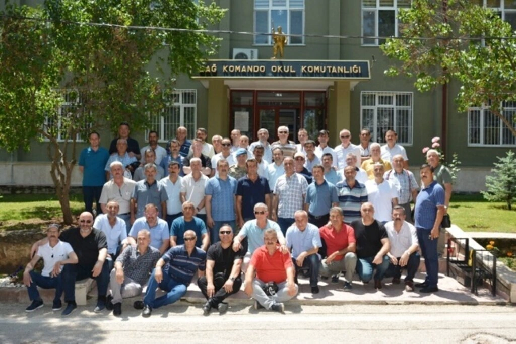 Şehitler Bölüğünden 32 Yıl Sonra Acemi Birliğine Ziyaret - Resim 3