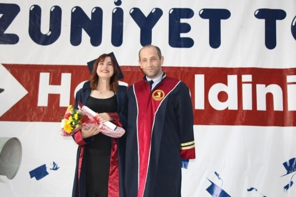 İletişim Fakültesi'nde Mezuniyet Sevinci - Resim 5