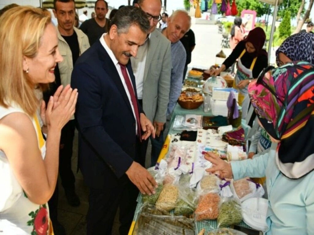 Yöresel Ot Yemekleri Festivali Samsun'da düzenlendi - Resim 4
