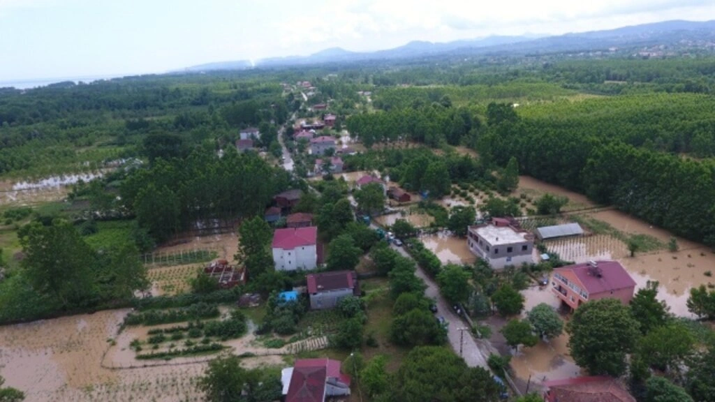 Samsun'da sel ve heyelan - Resim 1