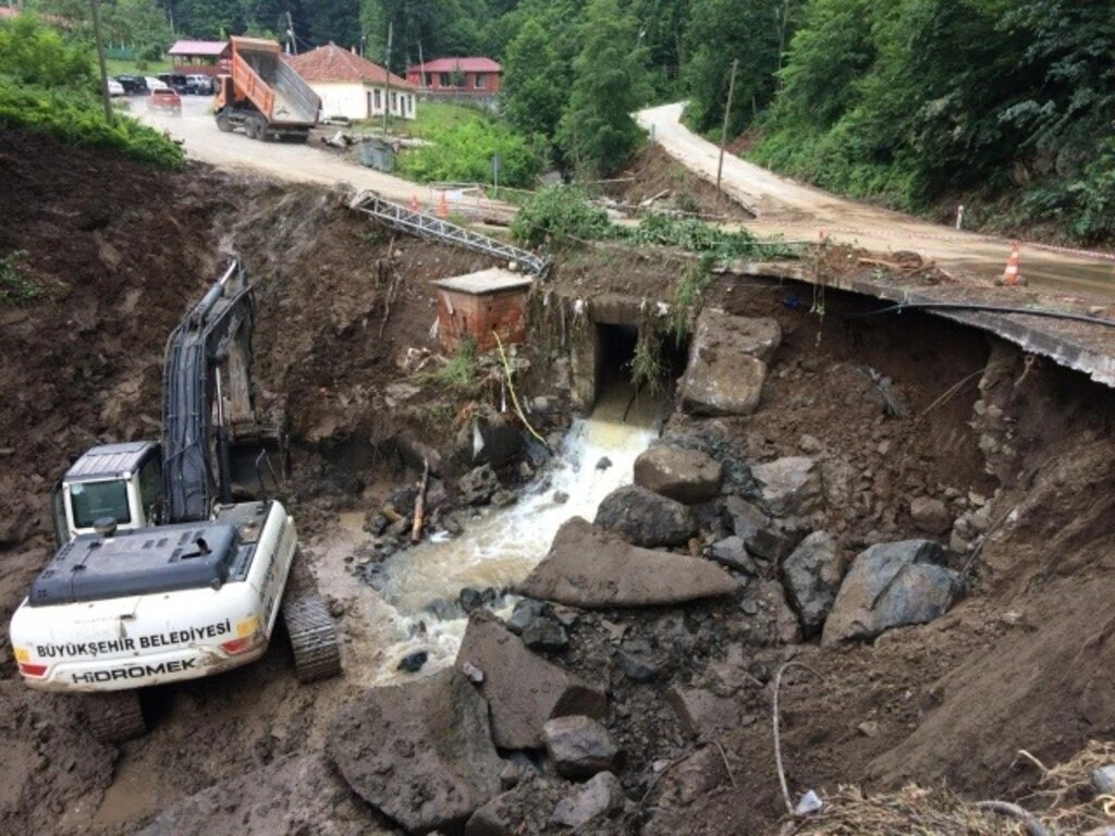 Samsun'da sel ve heyelan - Resim 3