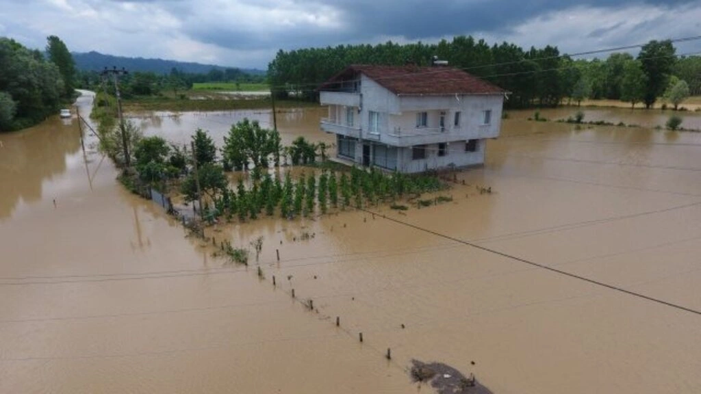 Samsun'da sel ve heyelan - Resim 8
