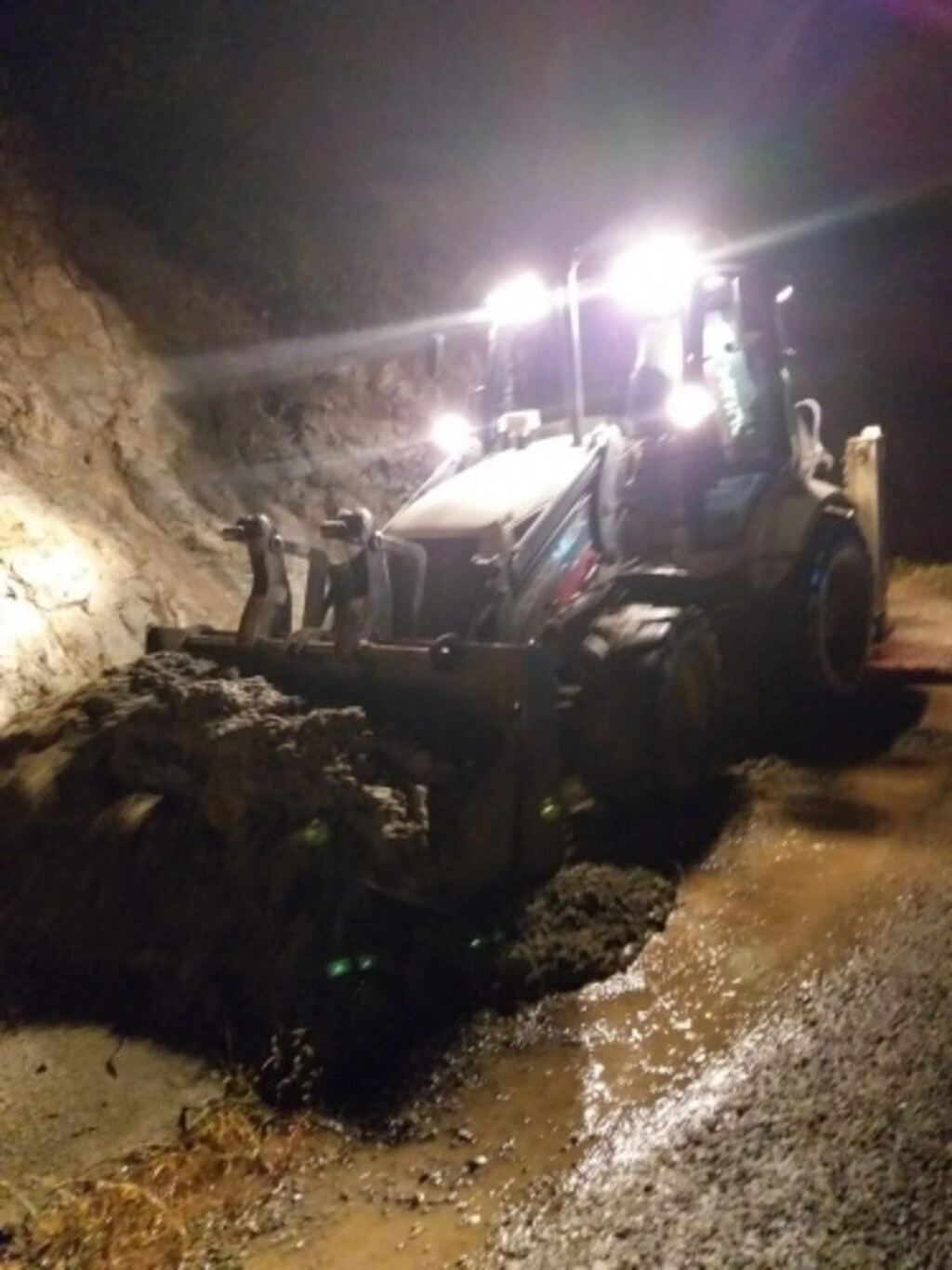 Sağanak yağış İlkadım'da heyelana neden oldu - Resim 9