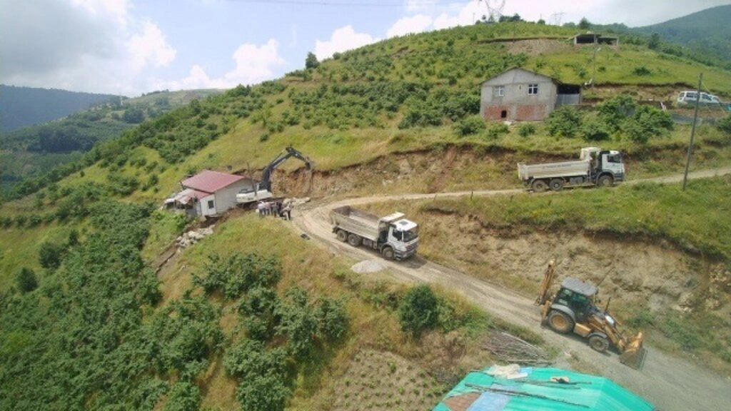 Sağanak yağış İlkadım'da heyelana neden oldu - Resim 10