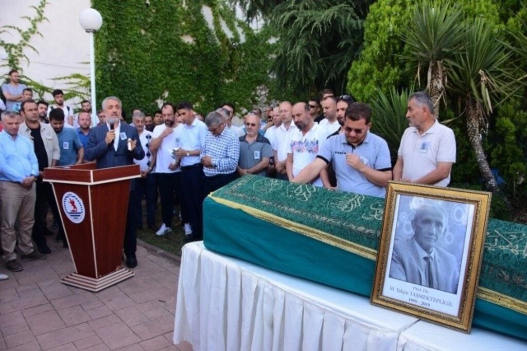 Merhum Dekan Taşmektepligil Gözyaşlarıyla Memleketine Uğurlandı - Resim 3