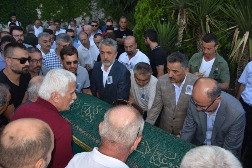Merhum Dekan Taşmektepligil Gözyaşlarıyla Memleketine Uğurlandı - Resim 4