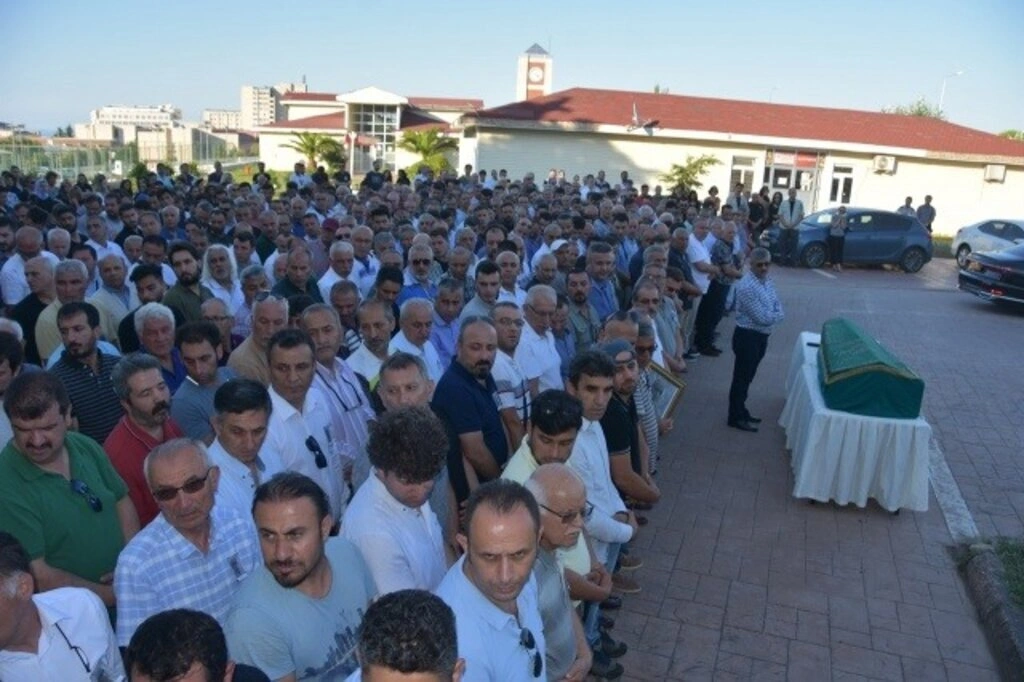 Merhum Dekan Taşmektepligil Gözyaşlarıyla Memleketine Uğurlandı - Resim 6