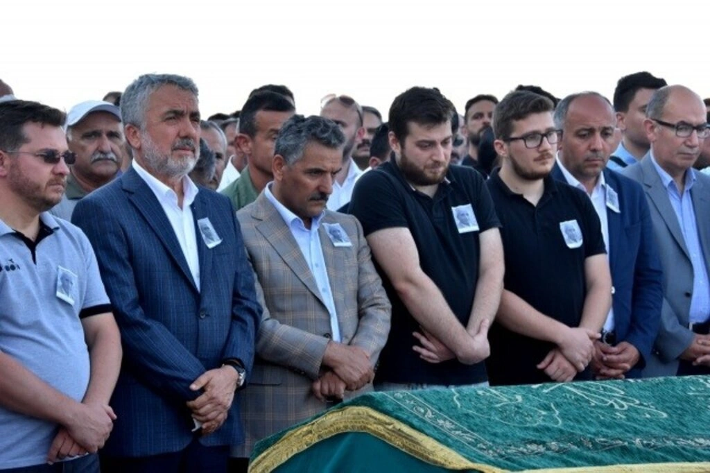 Merhum Dekan Taşmektepligil Gözyaşlarıyla Memleketine Uğurlandı - Resim 7