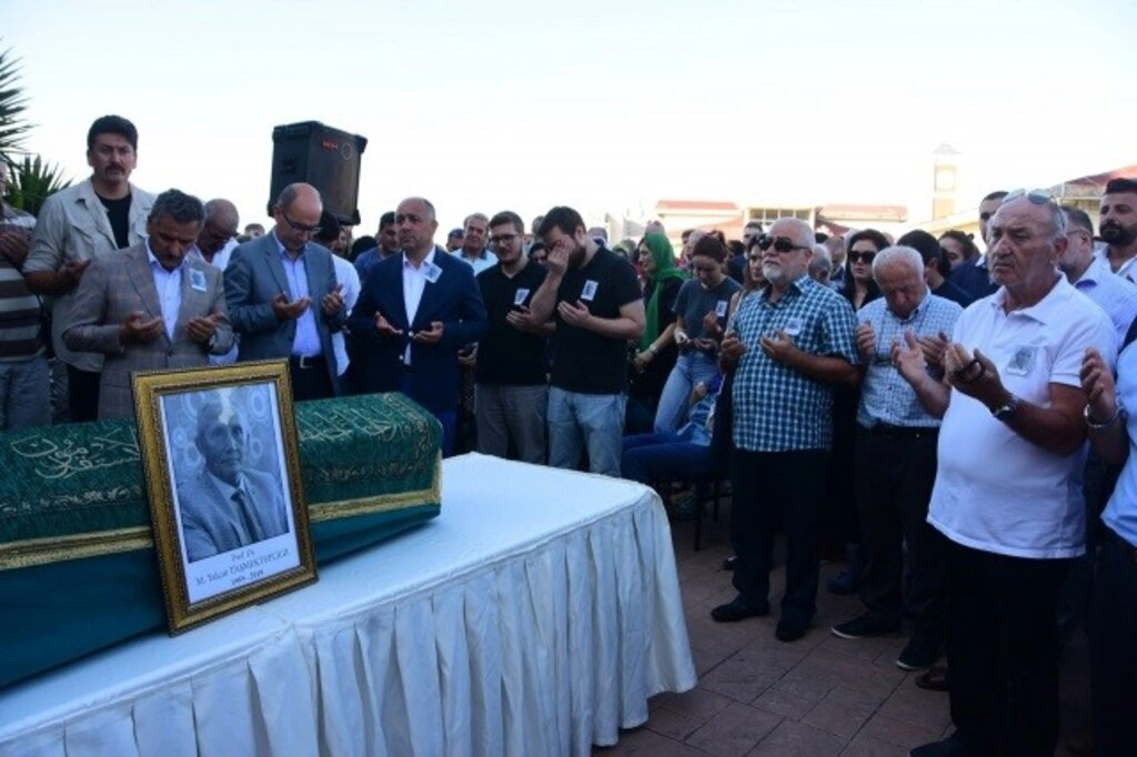 Merhum Dekan Taşmektepligil Gözyaşlarıyla Memleketine Uğurlandı - Resim 8