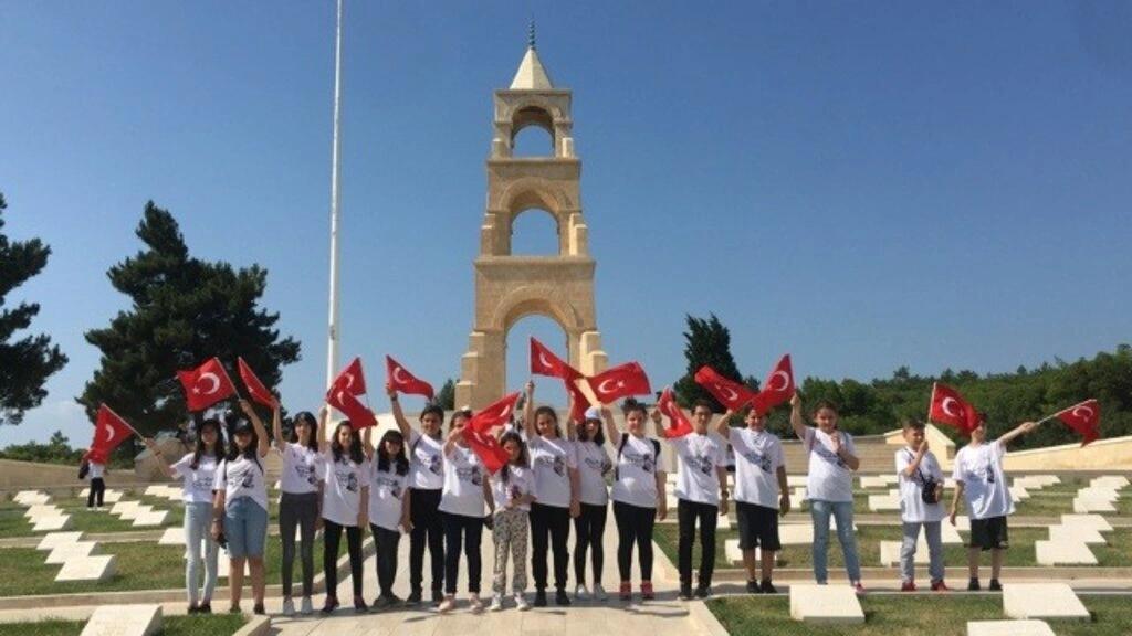 Öğretmen Deniz Gömeç yönetiminde okul külüpleri çalışmalarına örnek proje - Resim 2