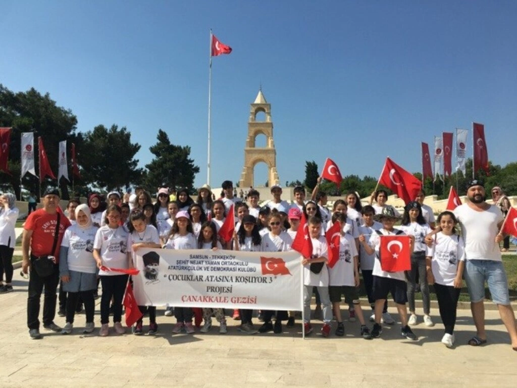 Öğretmen Deniz Gömeç yönetiminde okul külüpleri çalışmalarına örnek proje - Resim 3