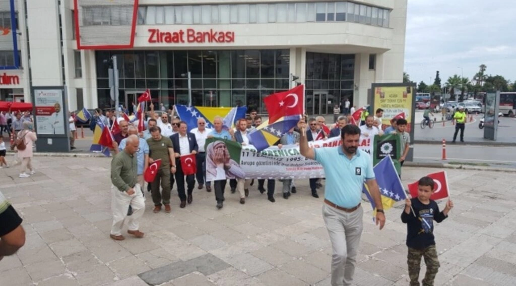 Samsun'dan Srebrenitsa soykırımına tepki yürüyüşü yapıldı - Resim 2