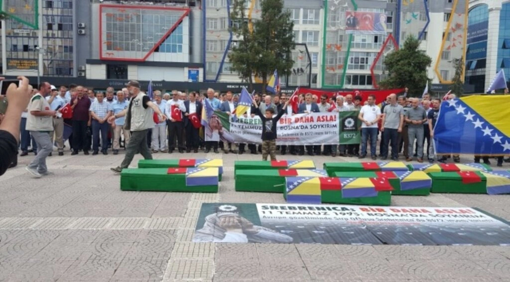 Samsun'dan Srebrenitsa soykırımına tepki yürüyüşü yapıldı - Resim 6