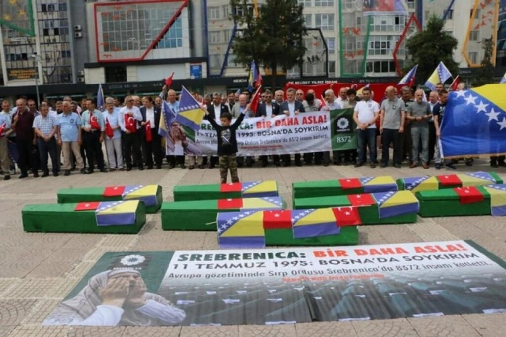 Samsun'dan Srebrenitsa soykırımına tepki yürüyüşü yapıldı - Resim 12