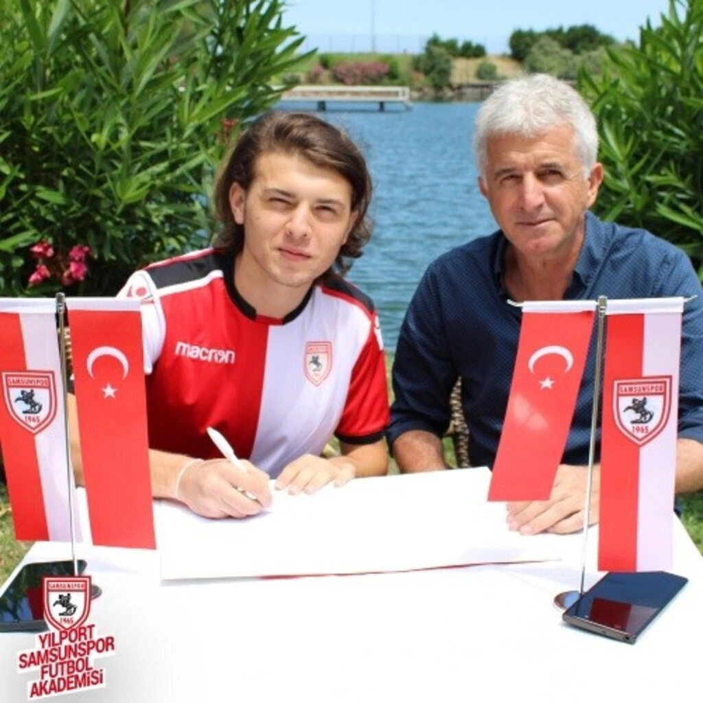 Emirhan Koca profesyonel oldu! - Resim 2
