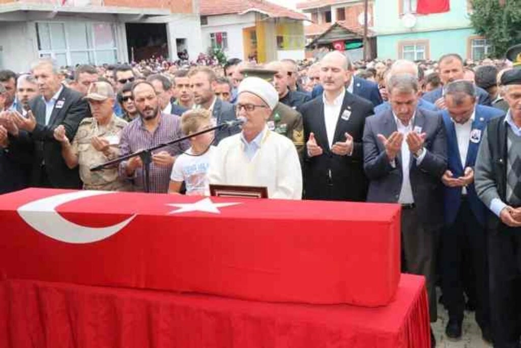 Şehit Jandarma Binbaşı Zafer Akkuş Son Yolculuğuna Uğurlandı - Resim 3