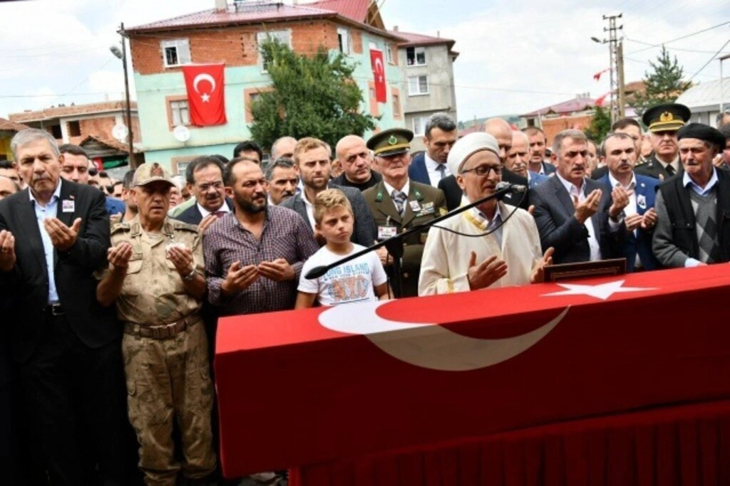 Şehit Jandarma Binbaşı Zafer Akkuş Son Yolculuğuna Uğurlandı - Resim 12