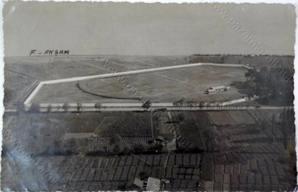 Samsun'un tarihi eski fotoğrafları - Birçok tarihi belge ve arşivlerden derlediğimiz, Samsun Limanı, Samsun Dolgu Sahası, Samsun Fuarı ve bugünlerde yıkımı - Resim 11