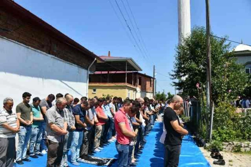 3 kuzen gözyaşlarıyla toprağa verildi - Resim 6
