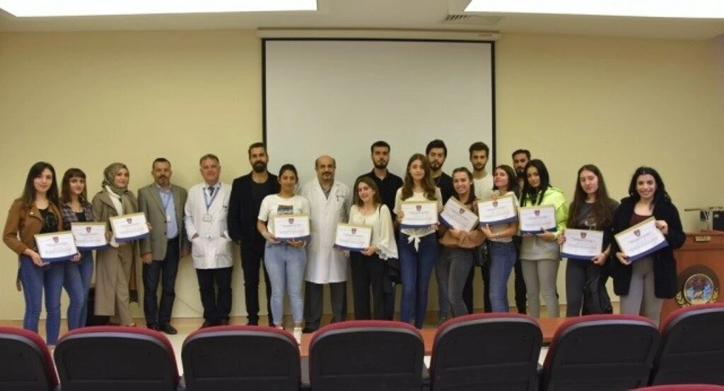Diş Hekimliği Fakültesini Tasarımlarıyla Süsleyen GSF’li Öğrencilere Teşekkür Belgesi - Resim 15