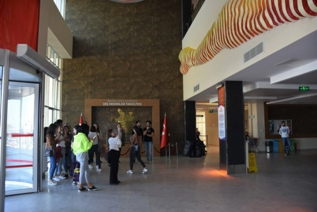Diş Hekimliği Fakültesini Tasarımlarıyla Süsleyen GSF’li Öğrencilere Teşekkür Belgesi - Resim 17