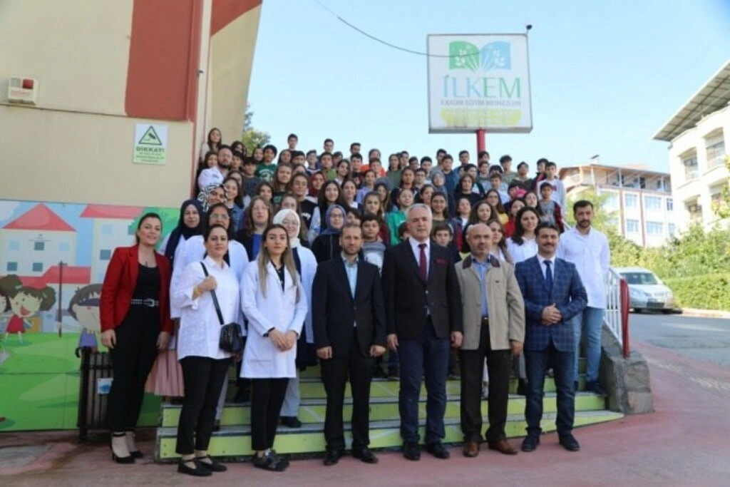 İLKADIM BELEDİYESİ'NDEN ÖĞRENCİLERE KİTAP DESTEĞİ - Resim 2