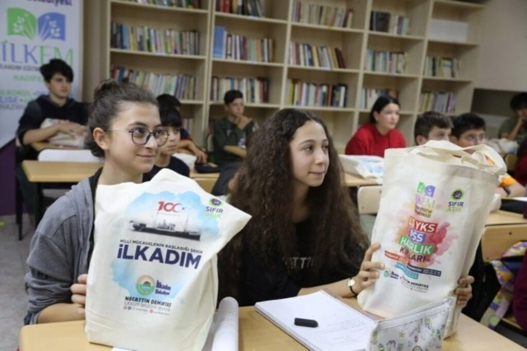 İLKADIM BELEDİYESİ'NDEN ÖĞRENCİLERE KİTAP DESTEĞİ - Resim 9