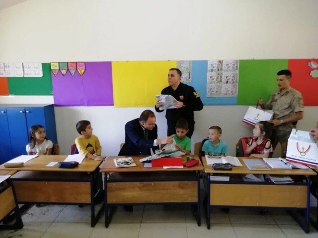 SALIPAZARI PROTOKOLÜN'DEN DÜNYA KIZ ÇOCUKLARI GÜNÜ ZİYARETİ - Resim 2
