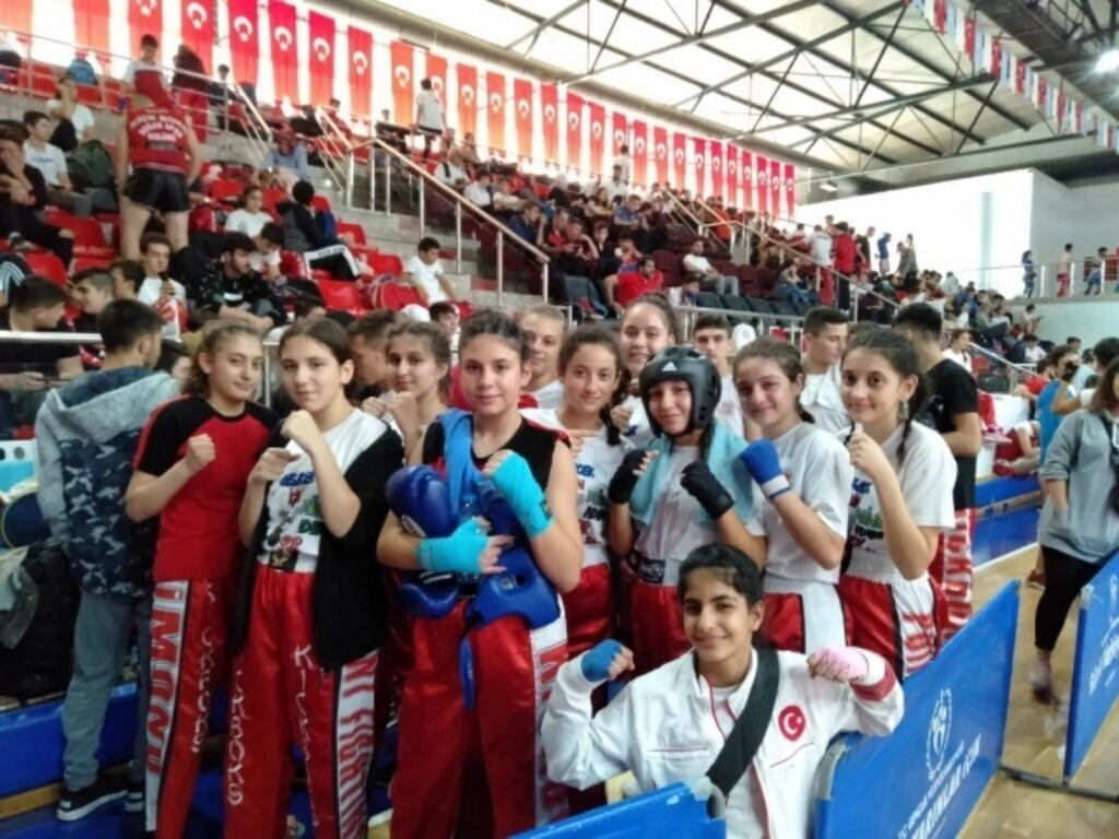 İLKADIM BELEDİYESİ KİCK BOKS TAKIMI KULÜPLER ARASI ŞAMPİYON OLDU - Resim 5
