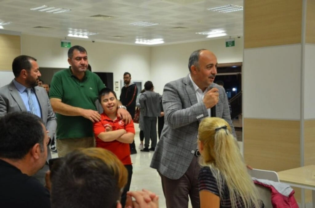ÖZEL SPORCULAR BİRLEŞTİRİLMİŞ 2. BÖLGE FUTBOL ŞAMPİYONASI SAMSUN'DA BAŞLADI - Resim 1