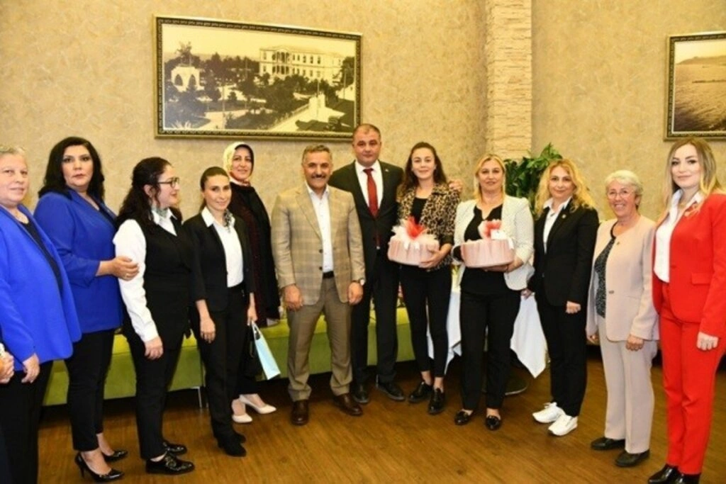 Muhtarlar Günü kapsamında Sevgi Kafe’de akşam yemeği düzenlendi - Resim 29