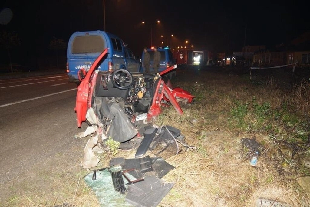 Minibüsle çarpışan otomobilin LPG tankı patladı: 6 ölü, 4 yaralı - Resim 5