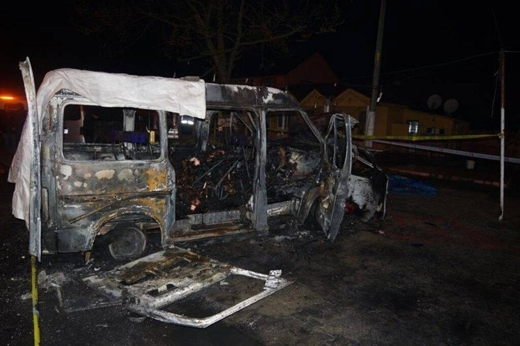 Minibüsle çarpışan otomobilin LPG tankı patladı: 6 ölü, 4 yaralı - Resim 9