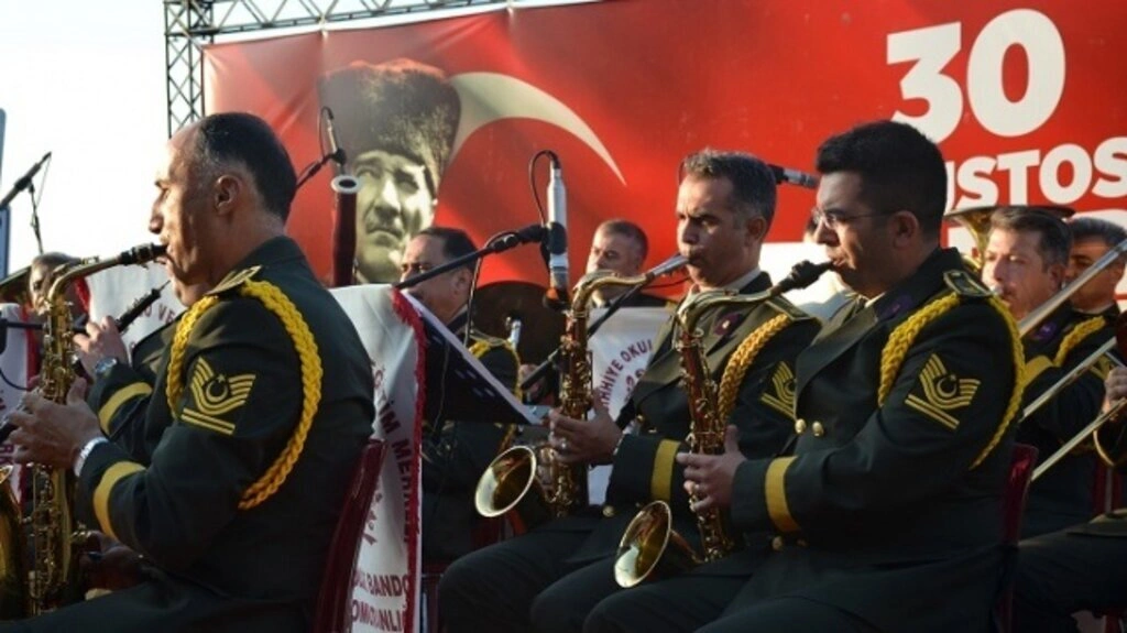 YEŞİLYURT'TA 29 EKİM CUMHURİYET BAYRAMI COŞKUSU! - Resim 1