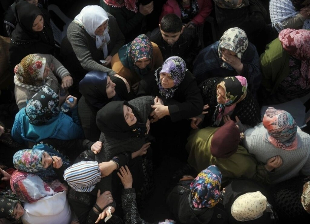 Terme'deki kazada hayatını kaybeden 6 kişi Ayvacık'ta toprağa verildi - Resim 2