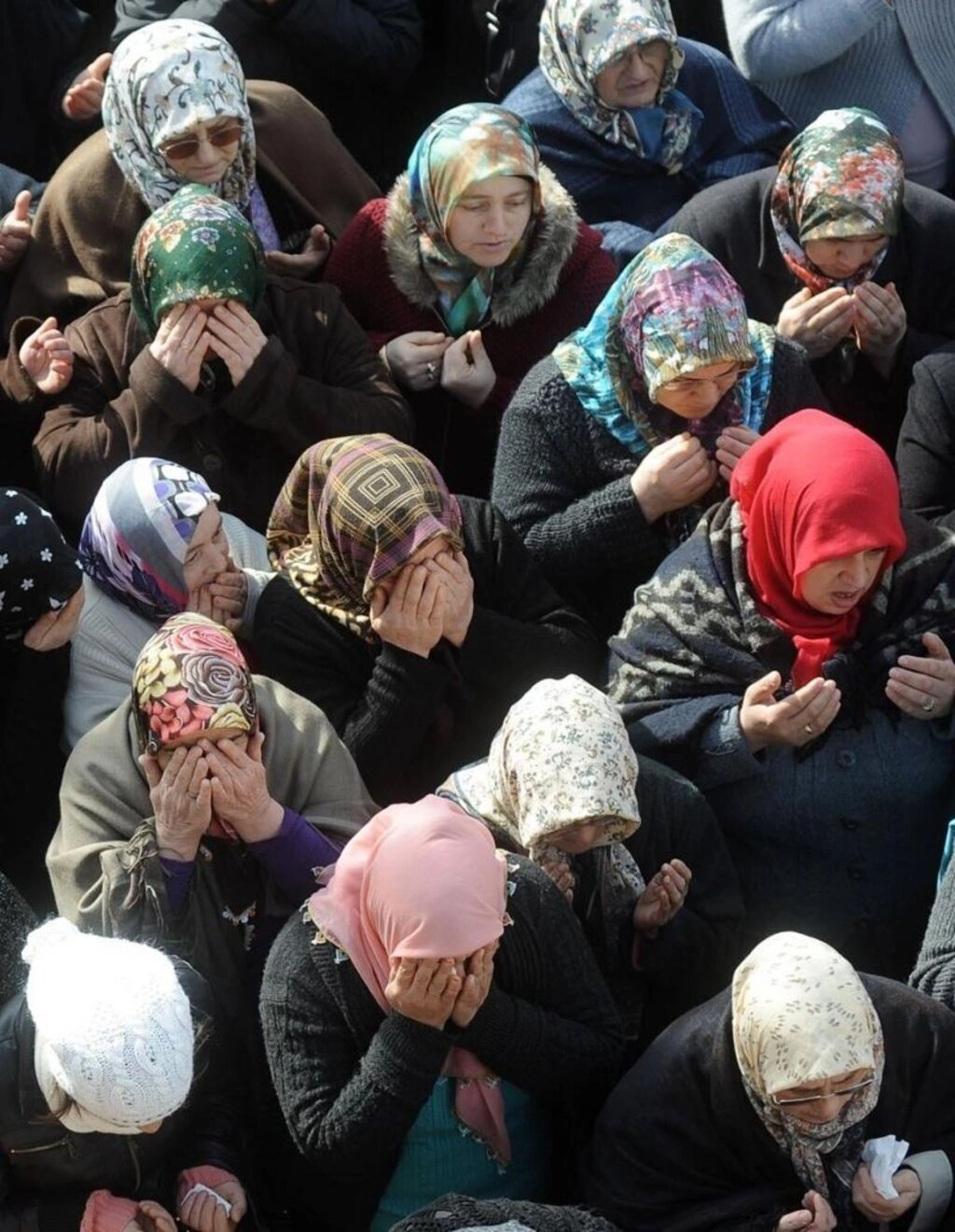 Terme'deki kazada hayatını kaybeden 6 kişi Ayvacık'ta toprağa verildi - Resim 3