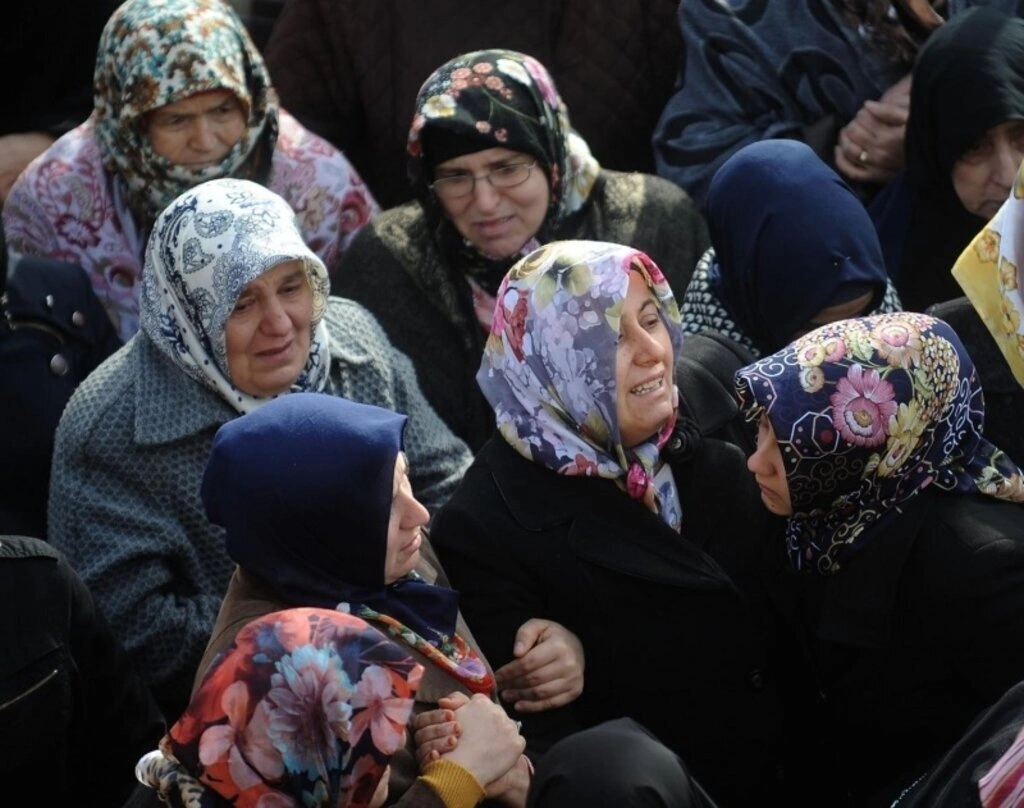 Terme'deki kazada hayatını kaybeden 6 kişi Ayvacık'ta toprağa verildi - Resim 4