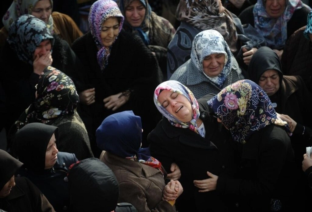 Terme'deki kazada hayatını kaybeden 6 kişi Ayvacık'ta toprağa verildi - Resim 5