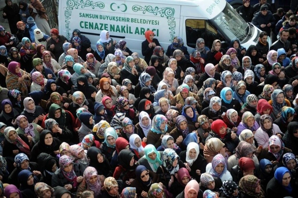 Terme'deki kazada hayatını kaybeden 6 kişi Ayvacık'ta toprağa verildi - Resim 10