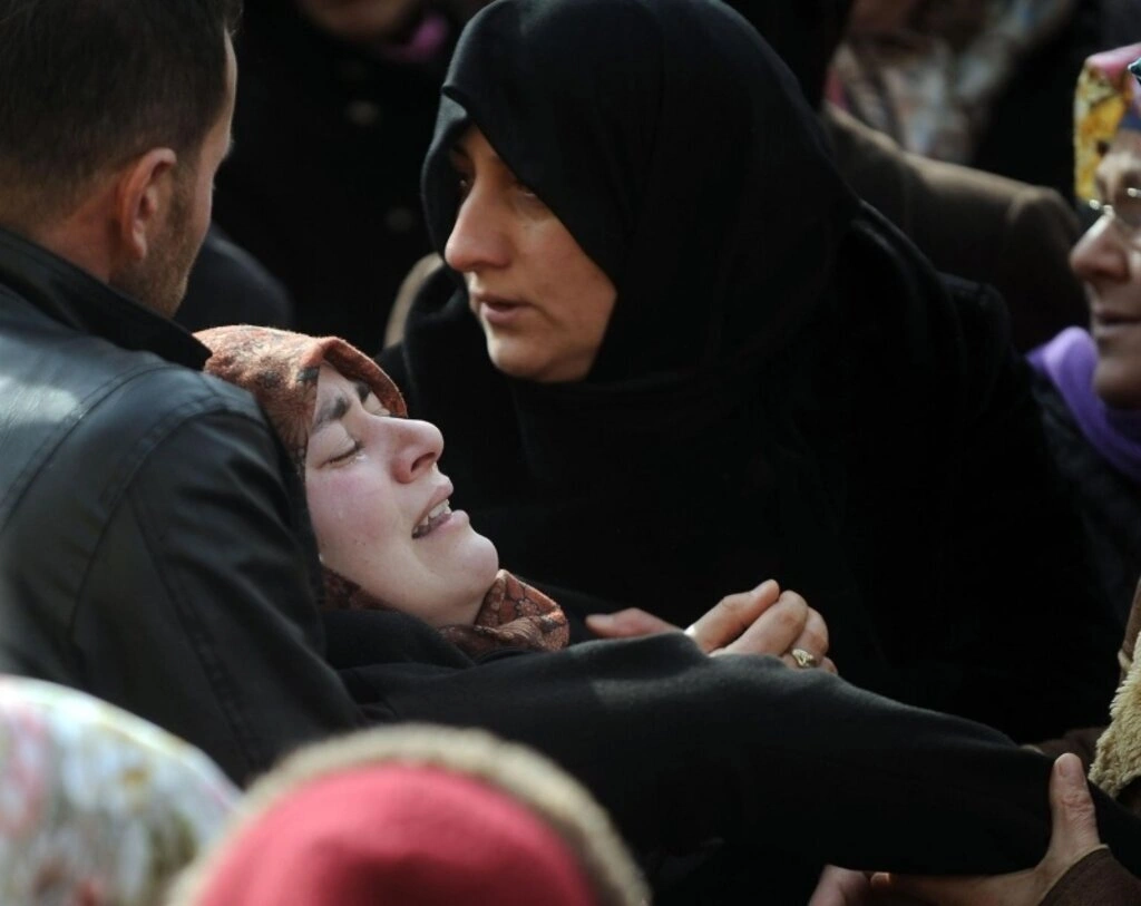 Terme'deki kazada hayatını kaybeden 6 kişi Ayvacık'ta toprağa verildi - Resim 11